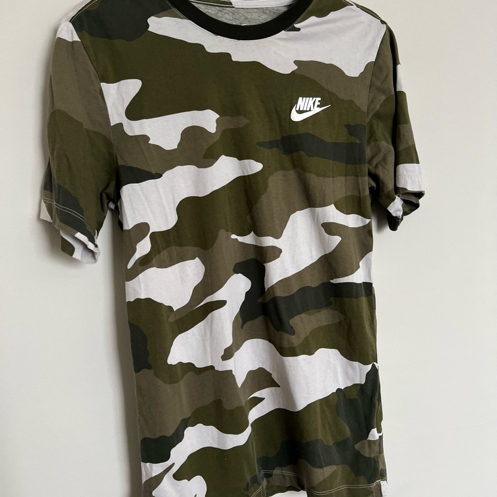 Nike Green Camouflage Athletic T-Shirt Size Small